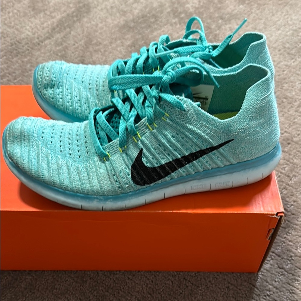 Nike Blue Athletic Shoes Lightweight Knit Design